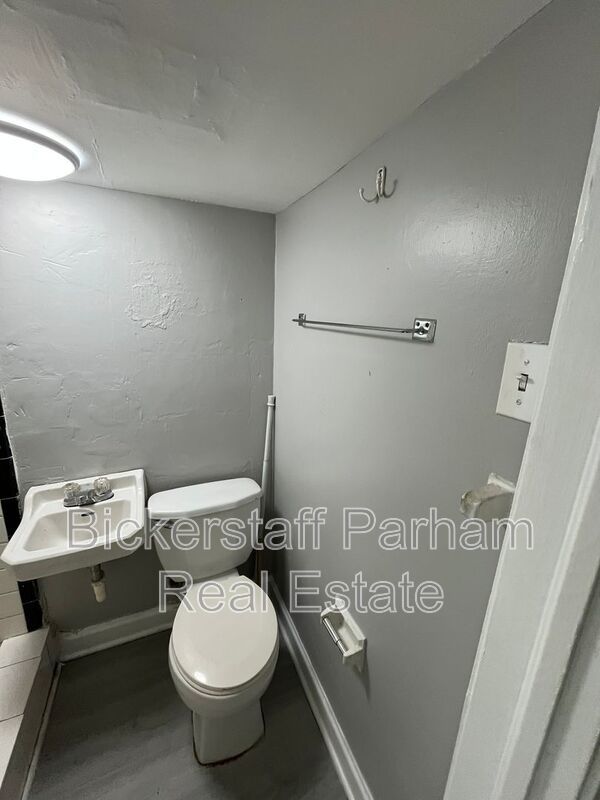 Located Off of Warm Springs Road! Newly Renovated Unit. property image