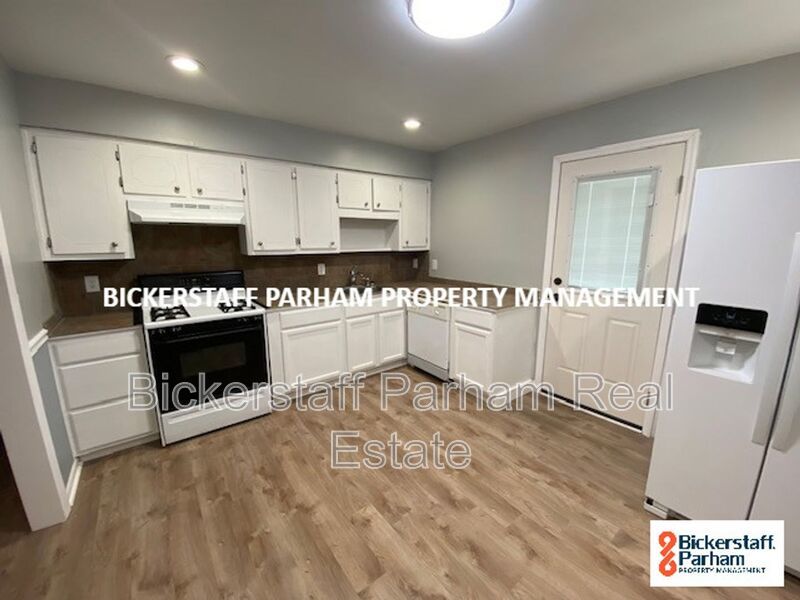 Right Around the Corner, Near Everywhere You Want to Be. property image