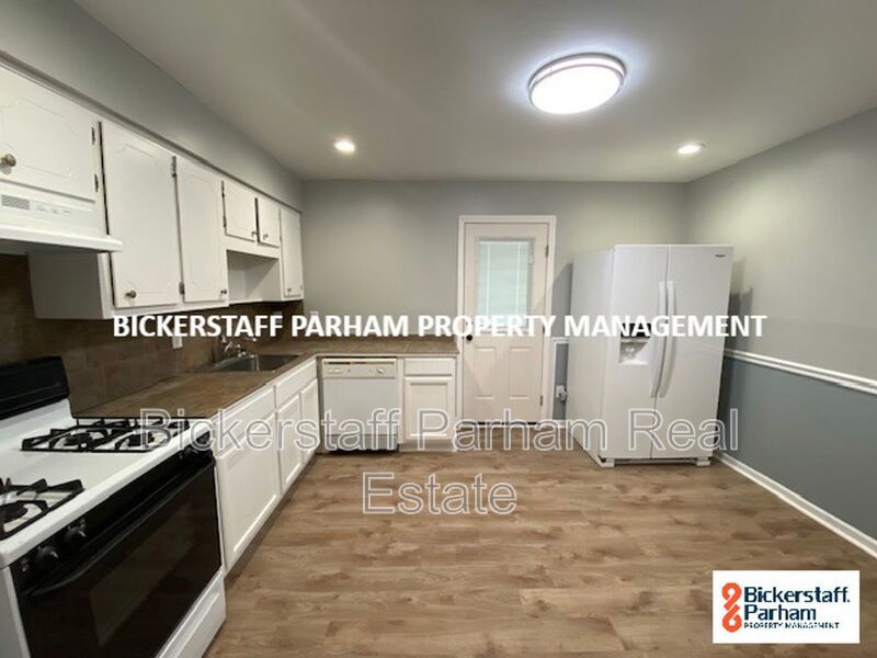 Right Around the Corner, Near Everywhere You Want to Be. property image
