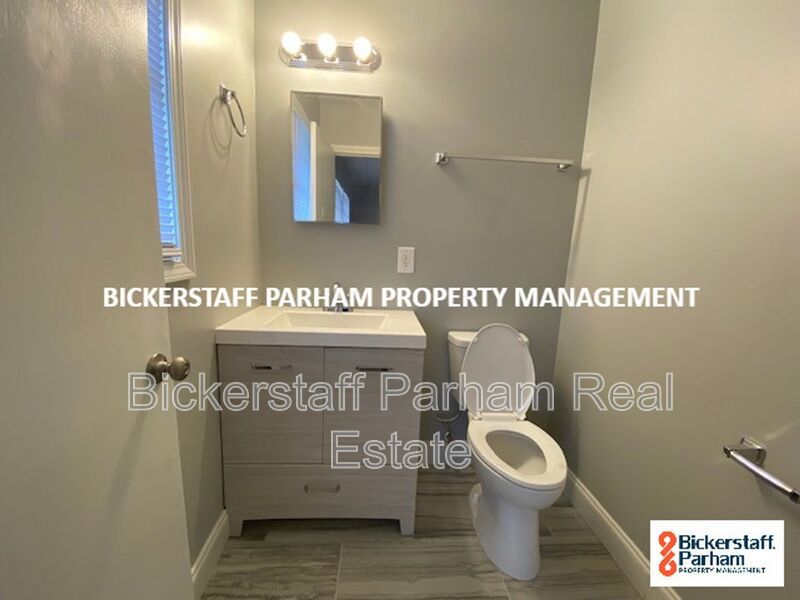 Right Around the Corner, Near Everywhere You Want to Be. property image