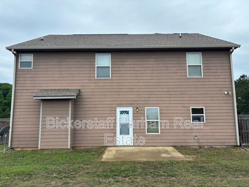 This property blends ample living space and storage with functional amenities. property image