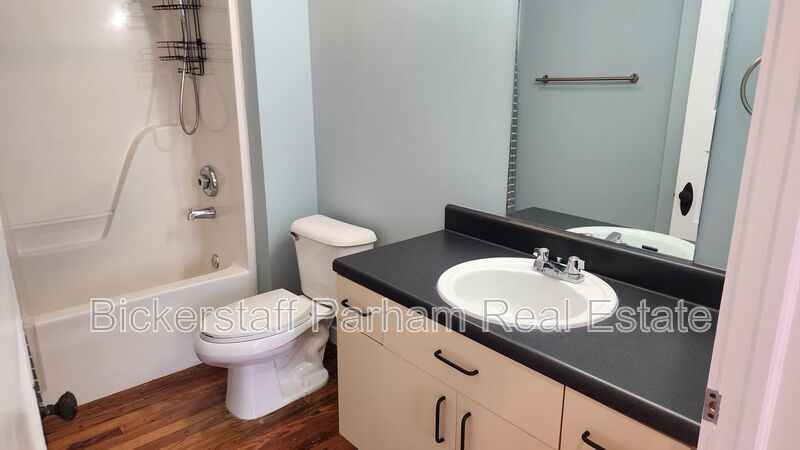Charming Unit in Uptown property image