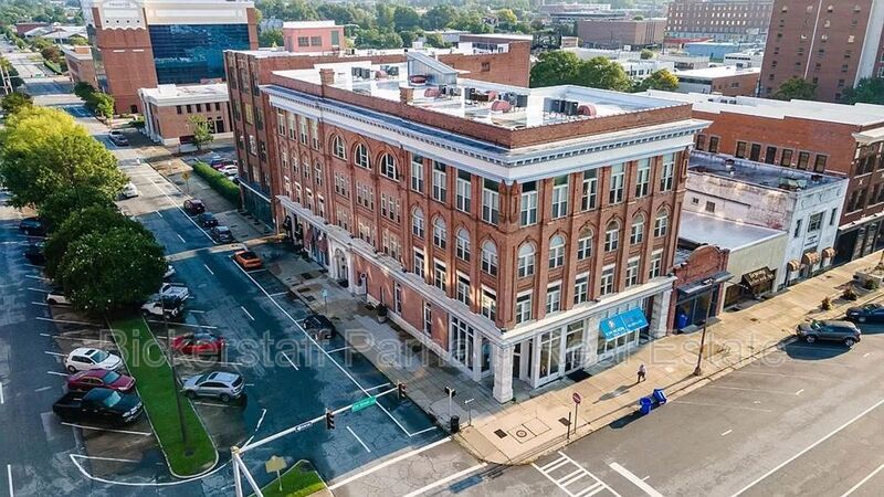 Charming Unit in Uptown property image