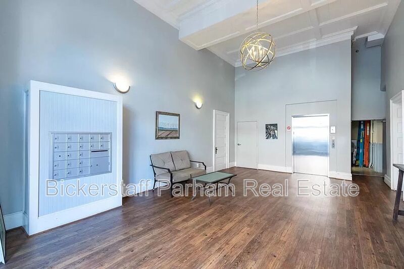Charming Unit in Uptown property image