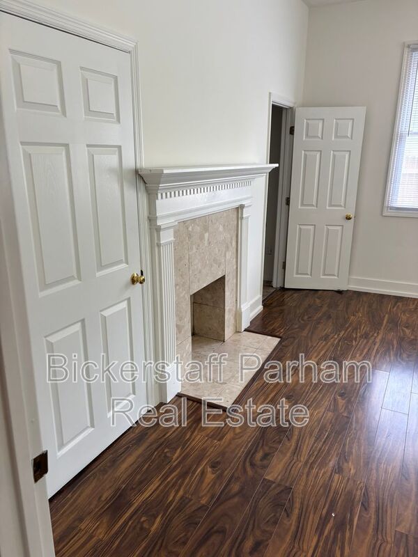 Home Near Uptown property image