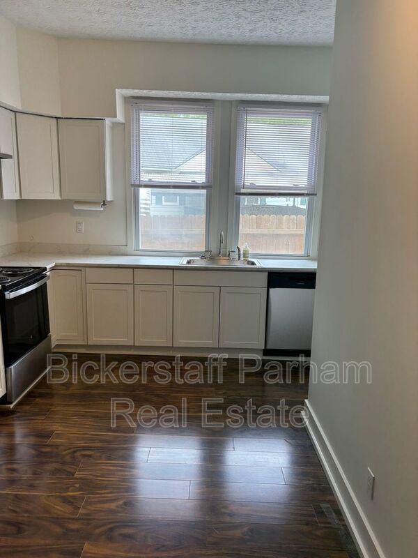 Home Near Uptown property image