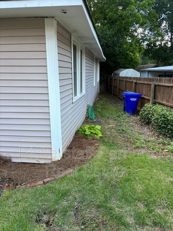 Home Near Uptown property image