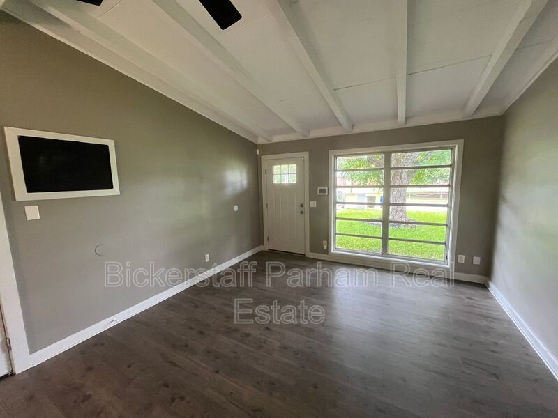 New On the Market! 5 Mins From Base property image