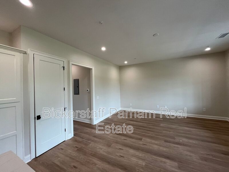 New Condo at The Village Of Green Island property image