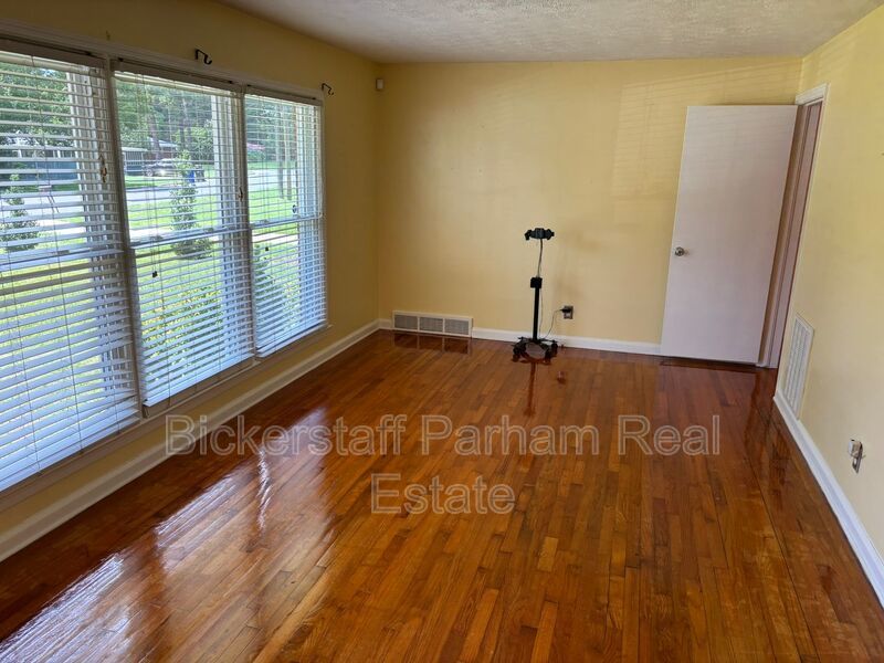 Welcome to this 1,692 sq ft Columbus, GA home offering 3 bedrooms and 1.5 bathrooms property image