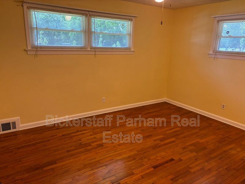 Welcome to this 1,692 sq ft Columbus, GA home offering 3 bedrooms and 1.5 bathrooms property image