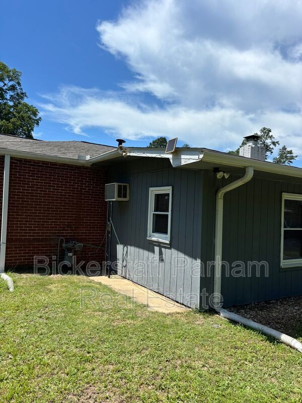 Welcome to this 1,692 sq ft Columbus, GA home offering 3 bedrooms and 1.5 bathrooms property image