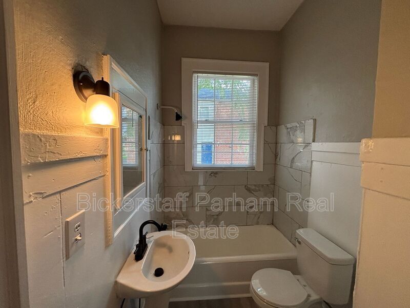 Unique 2 Bedroom 1 Bath In Midtown property image
