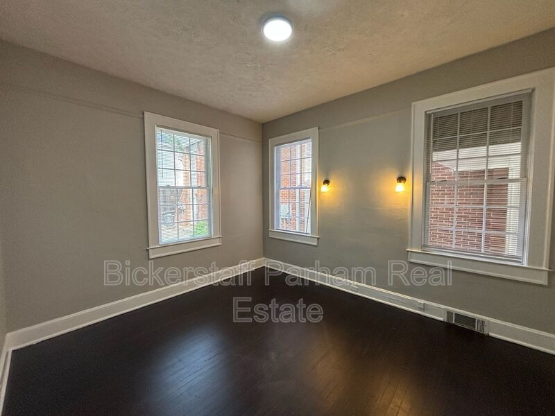 Unique 2 Bedroom 1 Bath In Midtown property image