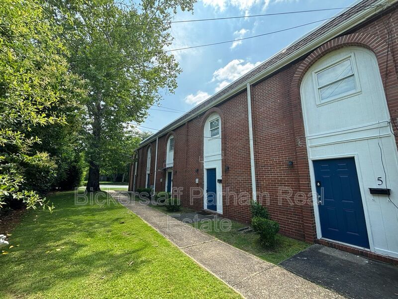 Unique 2 Bedroom 1 Bath In Midtown property image