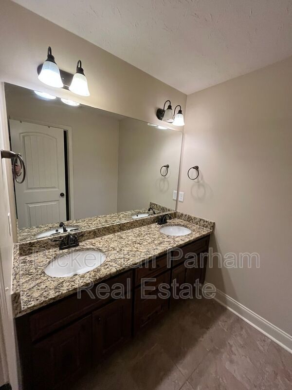 Beautiful 4 Bedroom 2.5 Bath property image