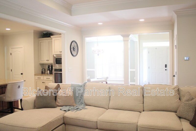 The Perfect 4BR Home with Bonus Space & Community Pool property image
