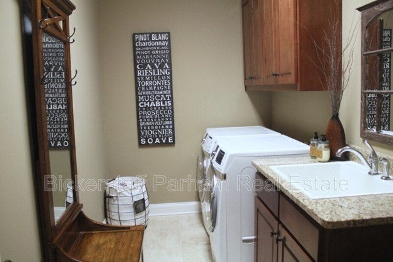 The Perfect 4BR Home with Bonus Space & Community Pool property image