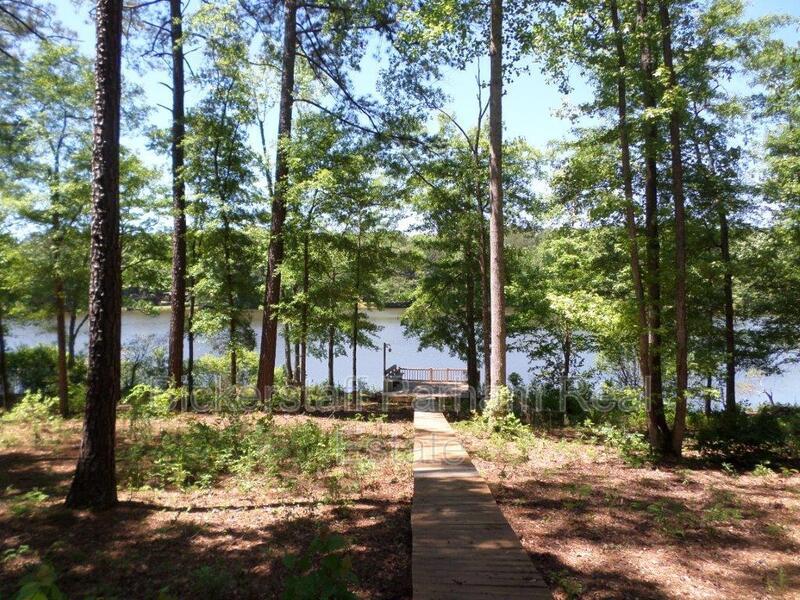 Beautiful Lake Home! property image
